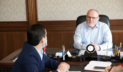 Проблемами людей занимается депутат